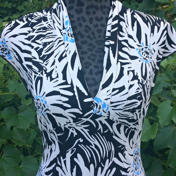 Kenneth Cole White and Black Floral Dress - Size Small - Picture 6 of 7
